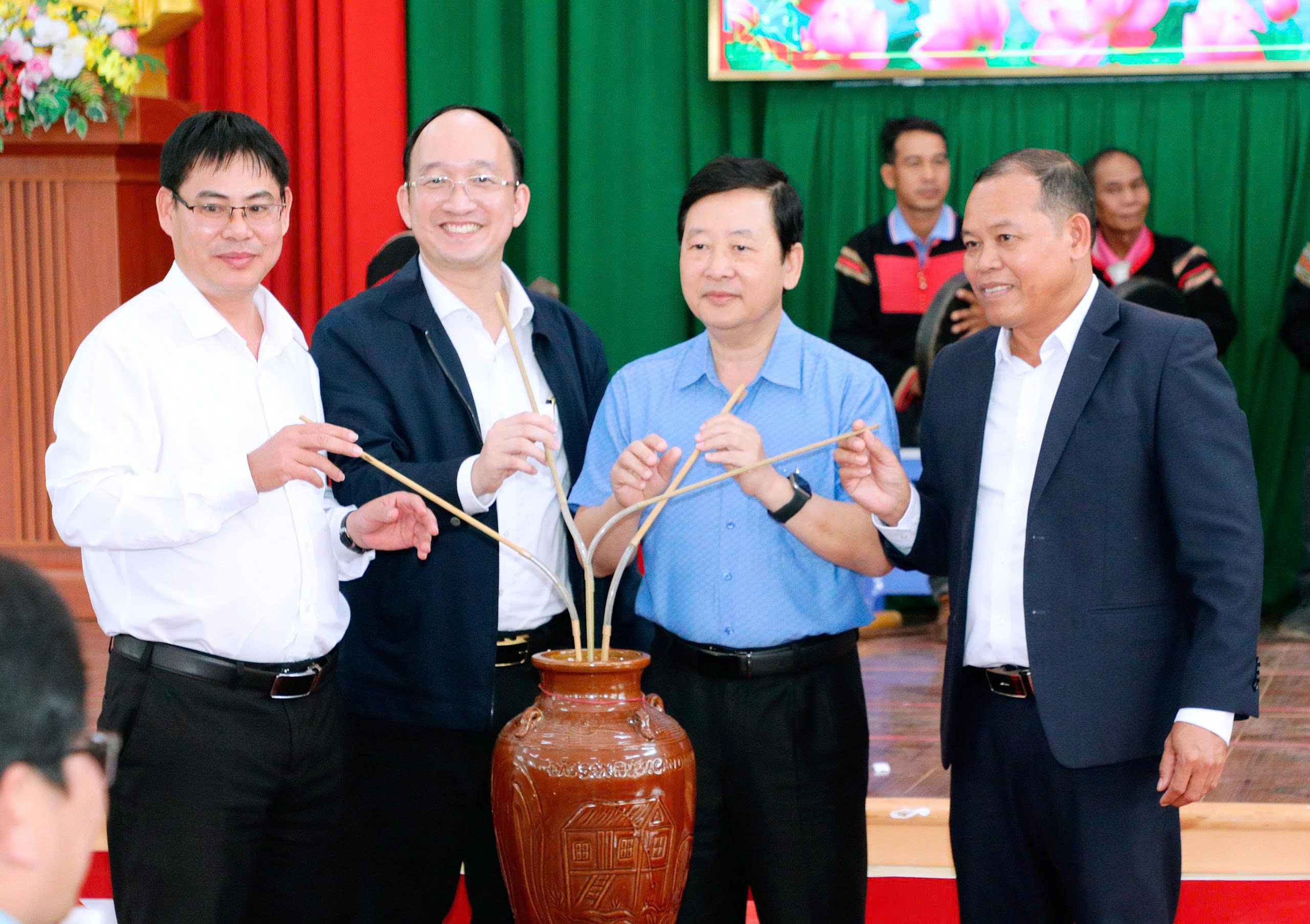 gen-h-giao lưu rượu